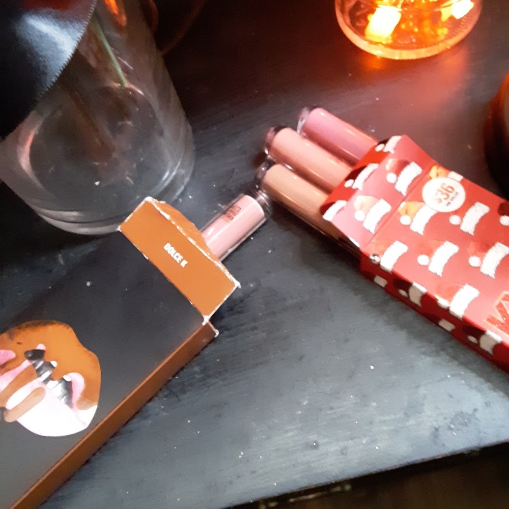 Lip gloss - Picture 2 of 3
